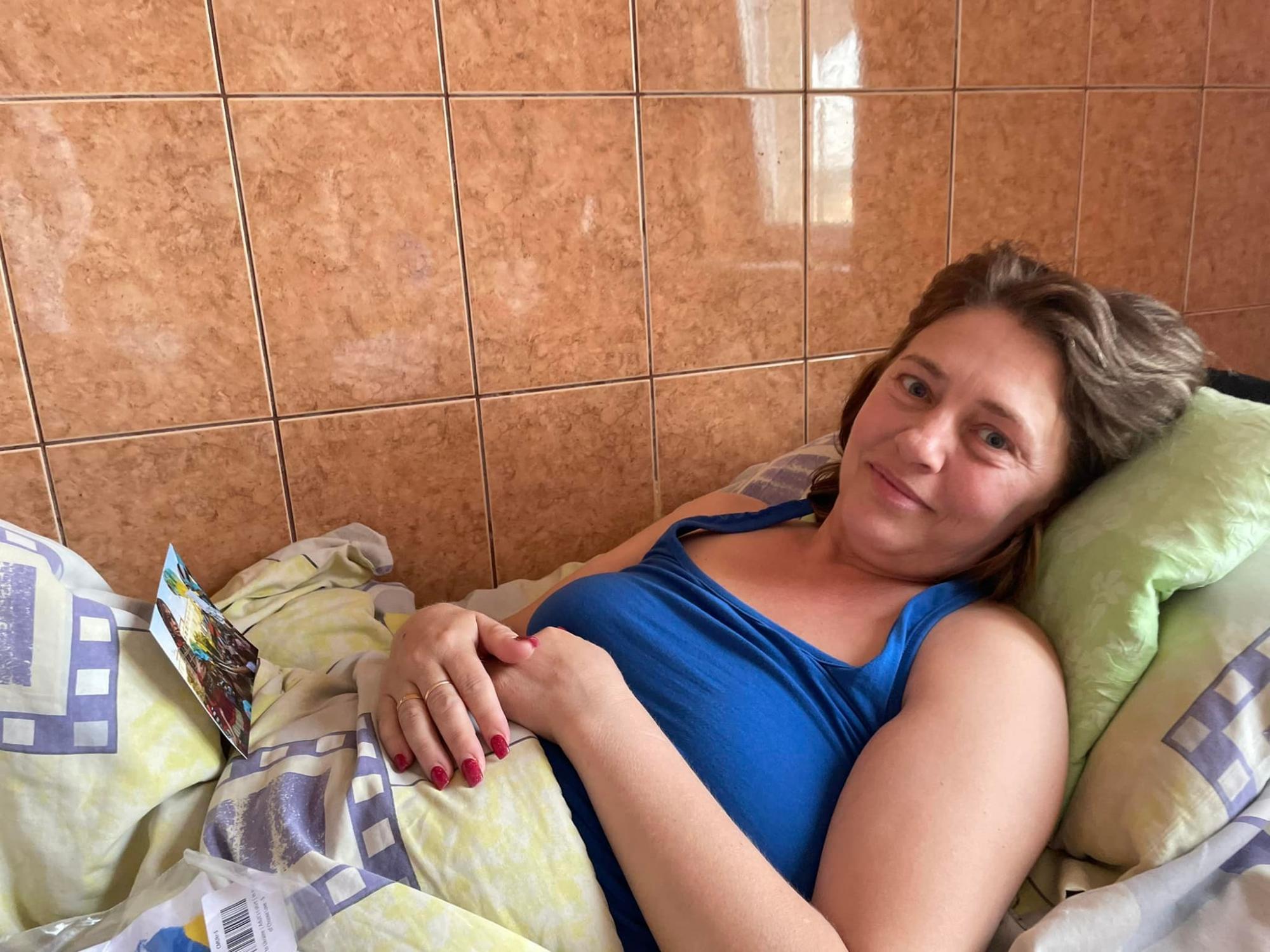 Мама й маленька донька втратили ноги на вокзалі Краматорська: історія та фото мужньої родини