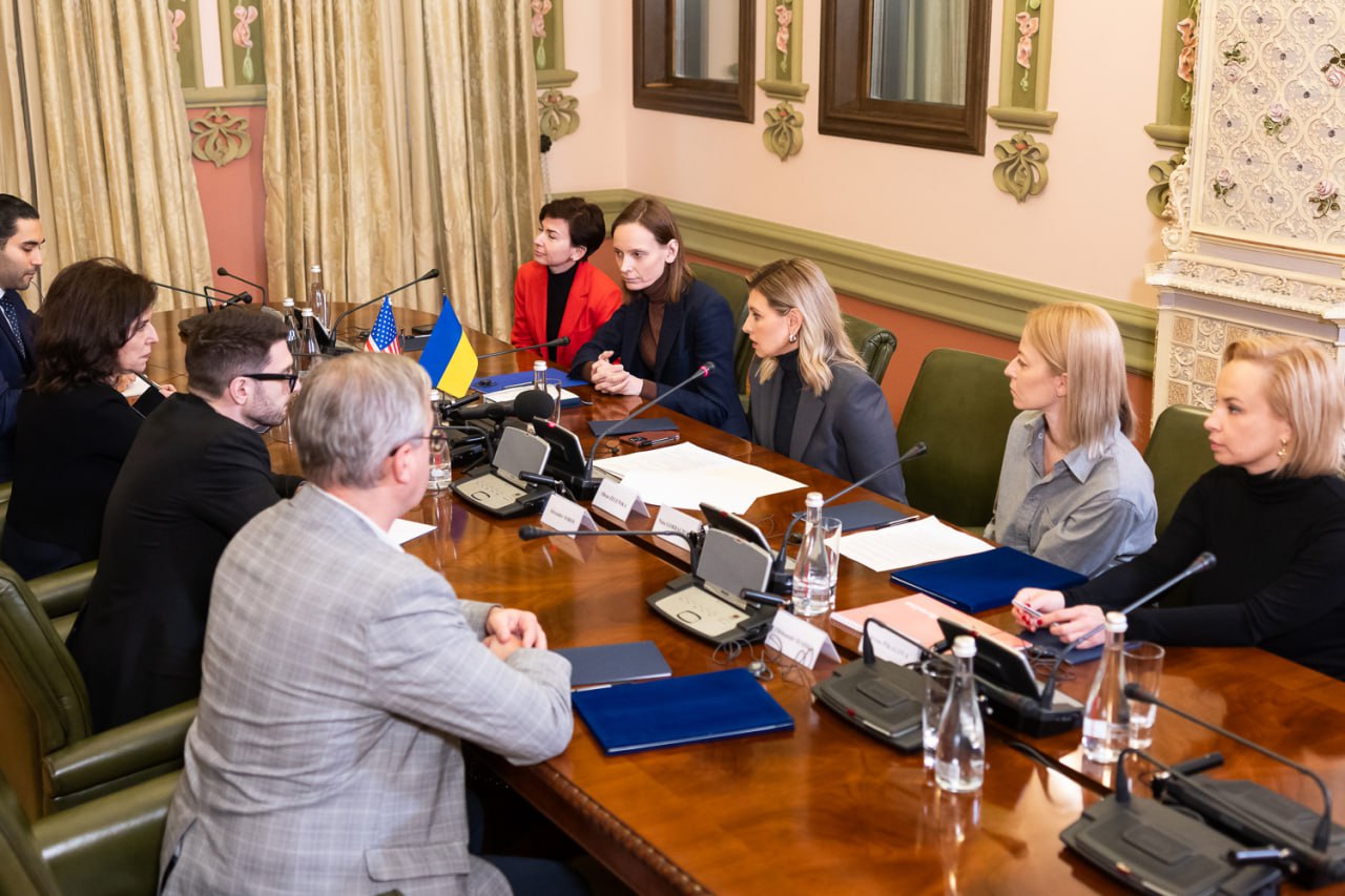 Елена Зеленская в сдержанном образе заговорила о стойкости украинских детей (фото)