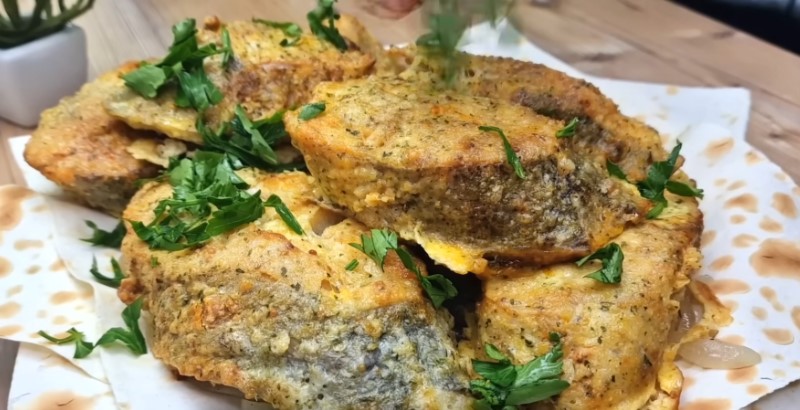 Как приготовить ароматный хек, который получится вкуснее красной рыбы: пошаговый рецепт
