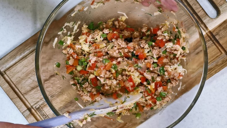 Без теста и всего за 20 минут: как приготовить вкусный пирог с мясом