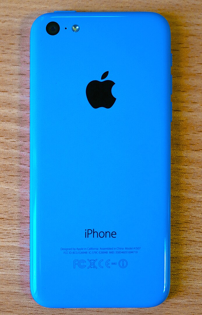 Эволюция iPhone: как менялся "яблочный" смартфон с 2007 года по сей день