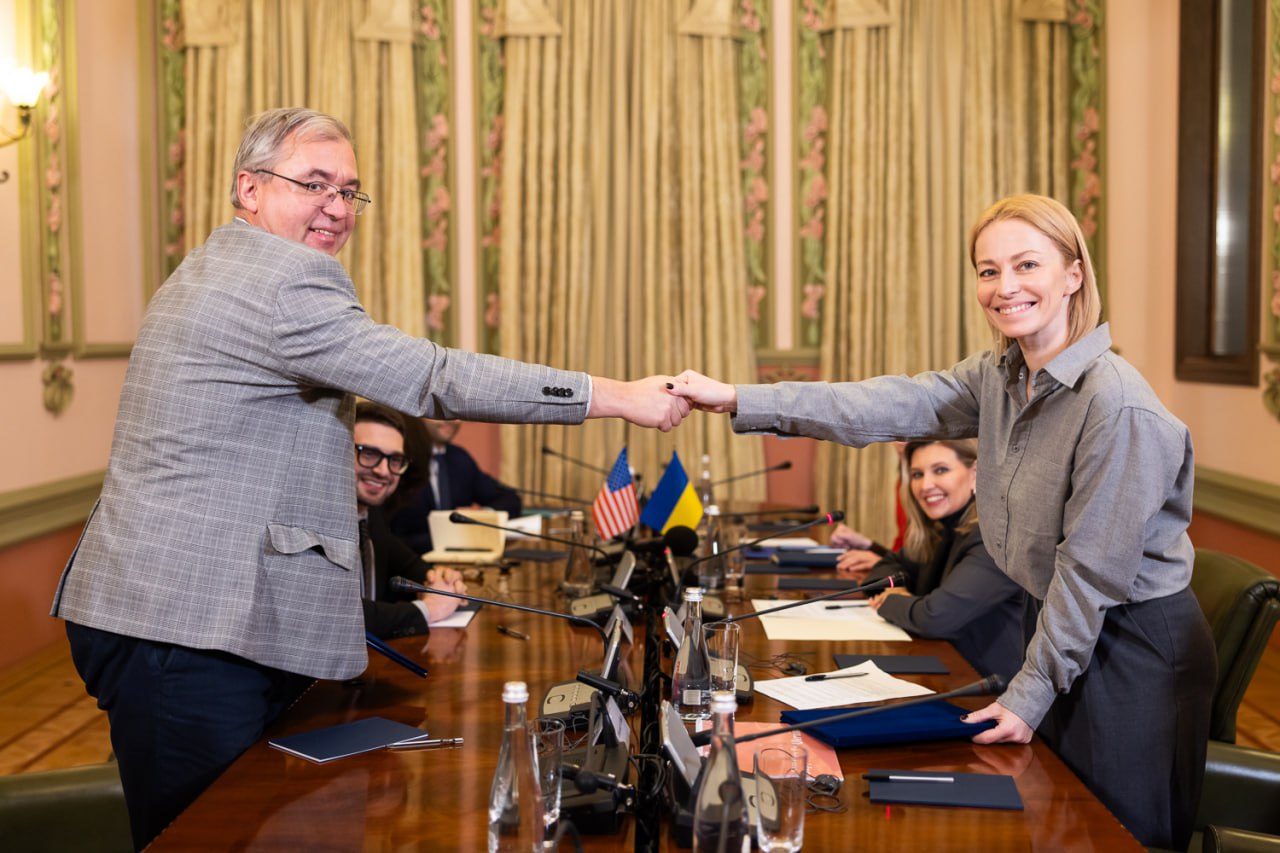 Елена Зеленская в сдержанном образе заговорила о стойкости украинских детей (фото)