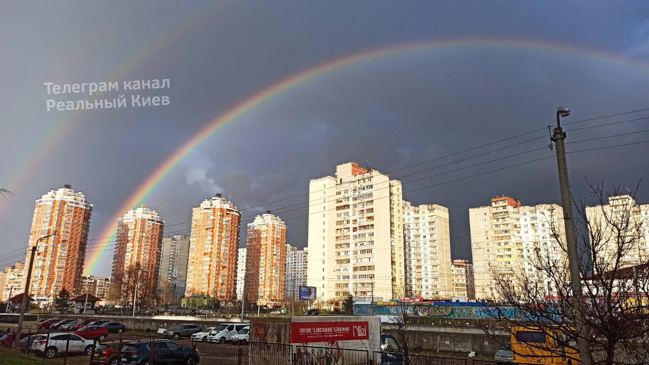 Над Киевом протянулась невероятная двойная радуга: живописные фото