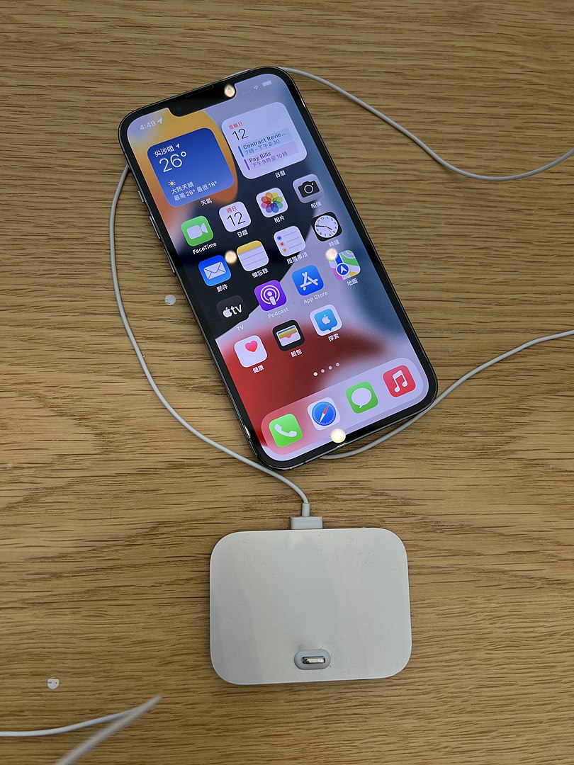 Эволюция iPhone: как менялся "яблочный" смартфон с 2007 года по сей день