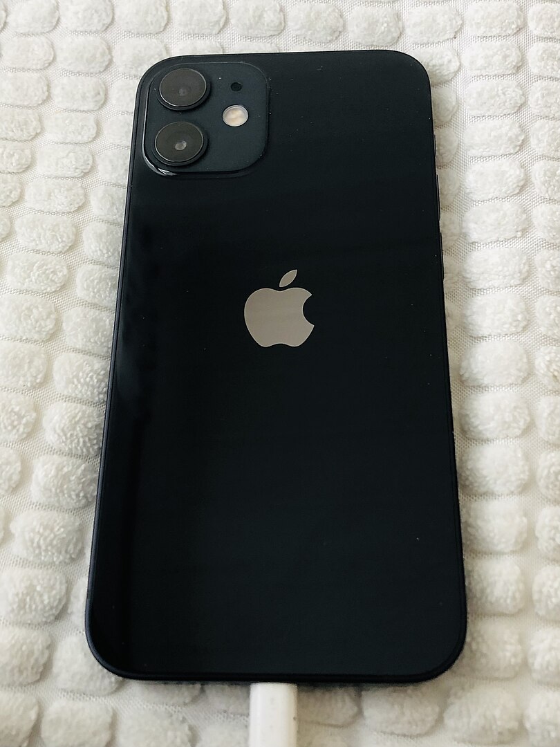 Эволюция iPhone: как менялся "яблочный" смартфон с 2007 года по сей день