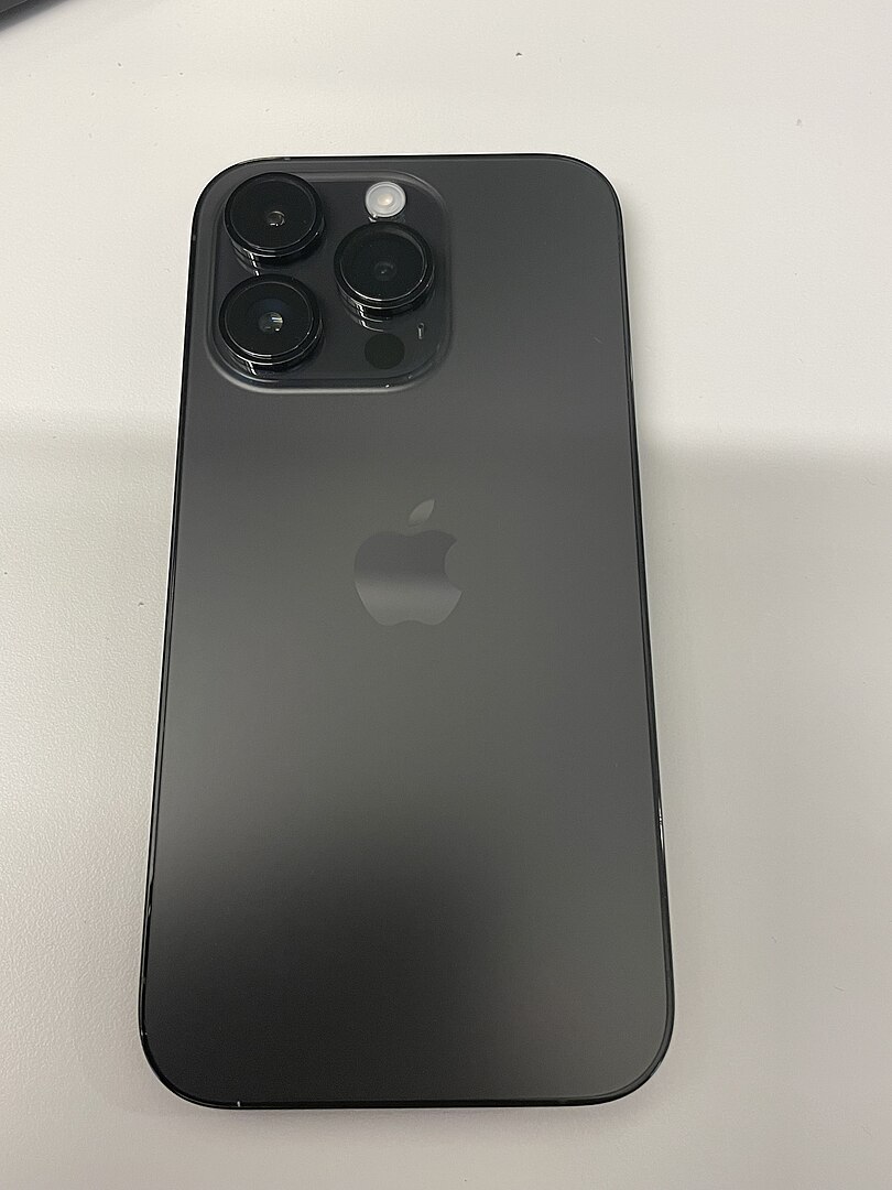 Эволюция iPhone: как менялся "яблочный" смартфон с 2007 года по сей день