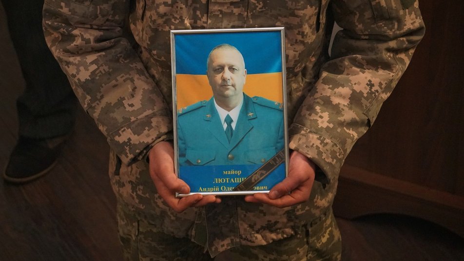 "Серце відчувало": батьки Андрій Люташина розповіли, як син скерував винищувач на колону окупантів