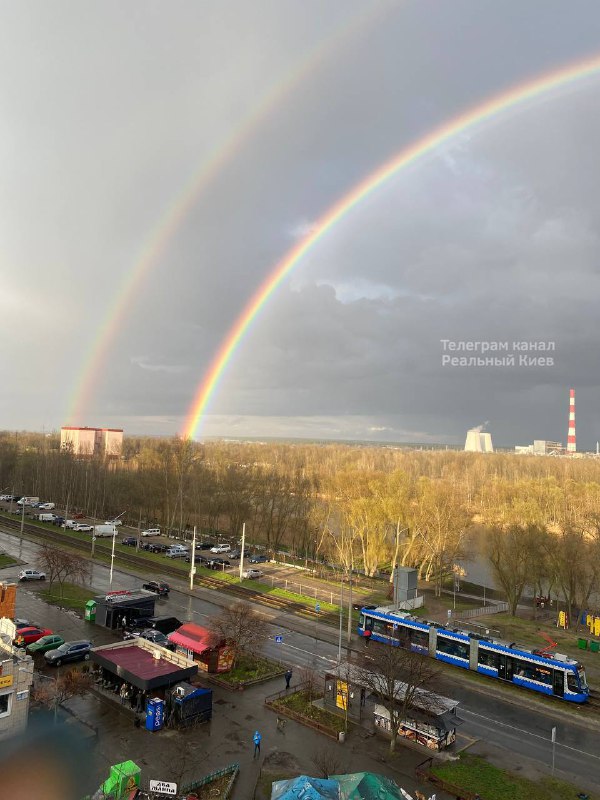 Над Киевом протянулась невероятная двойная радуга: живописные фото
