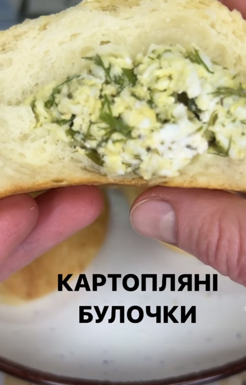 Будут мягкими несколько дней: как приготовить картофельные булочки с сочной начинкой