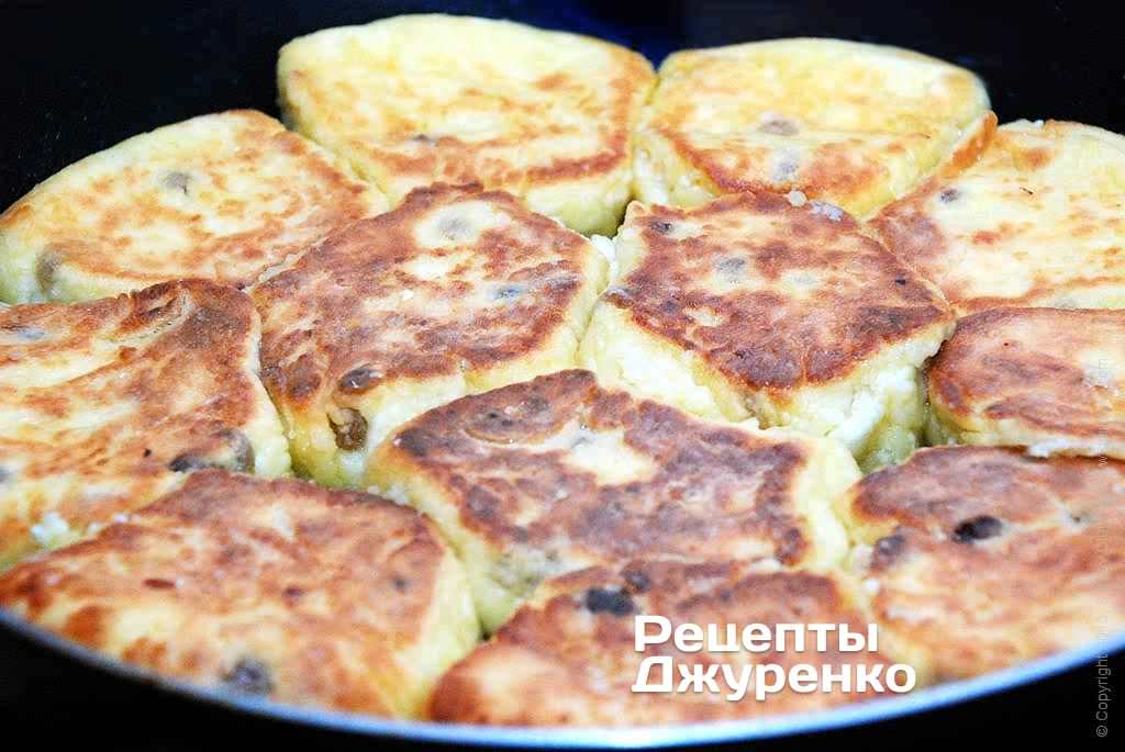 Кулінар поділився простим рецептом сирників, які виходять завжди