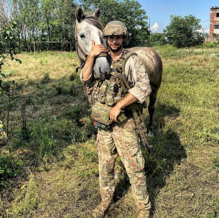 23-летний Герой Украины после плена сделал предложение любимой: трепетное видео