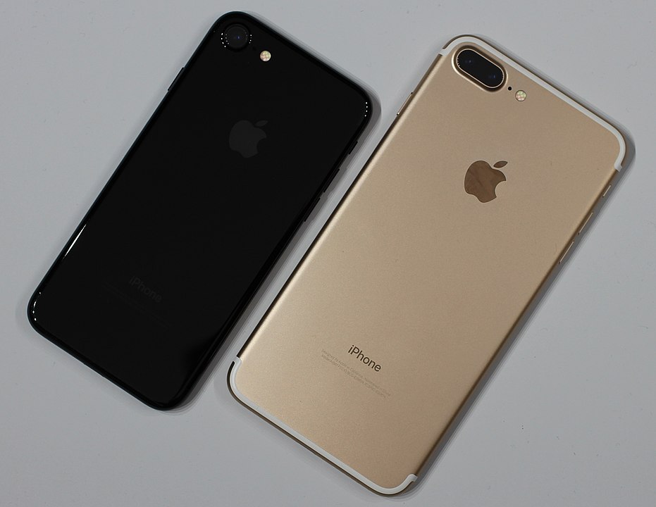Эволюция iPhone: как менялся "яблочный" смартфон с 2007 года по сей день
