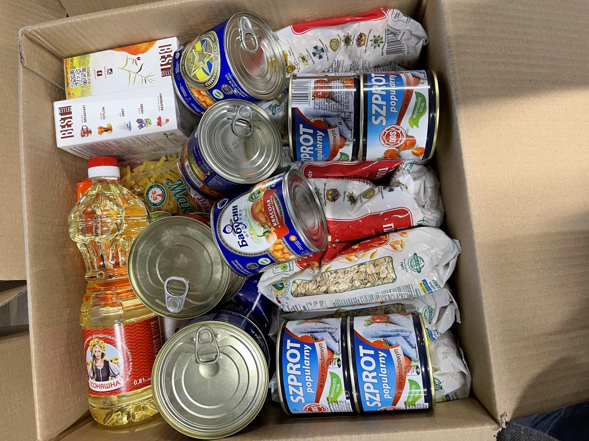 &quot;Світ не має звикати до геноциду у центрі Європи&quot;: як виглядають доставлені в Україну бокси з їжею (фото)