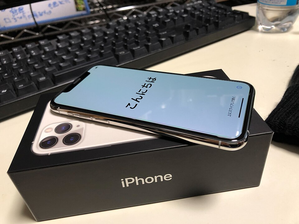 Эволюция iPhone: как менялся "яблочный" смартфон с 2007 года по сей день