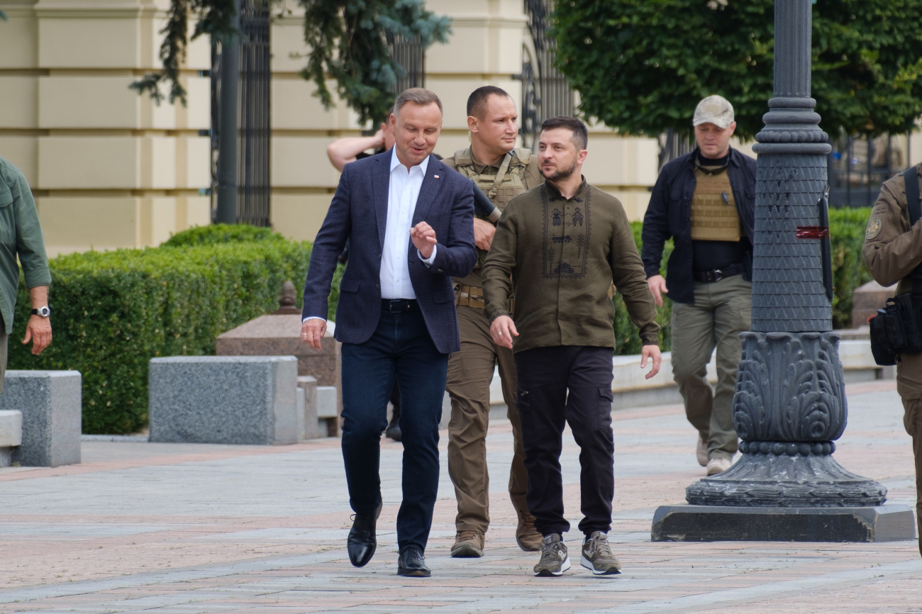 От делового шика до милитари. Эволюция стиля Зеленского: взгляд спустя годы