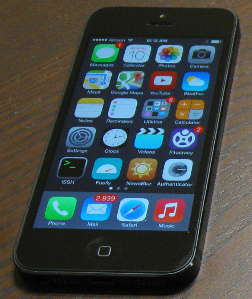 Эволюция iPhone: как менялся "яблочный" смартфон с 2007 года по сей день