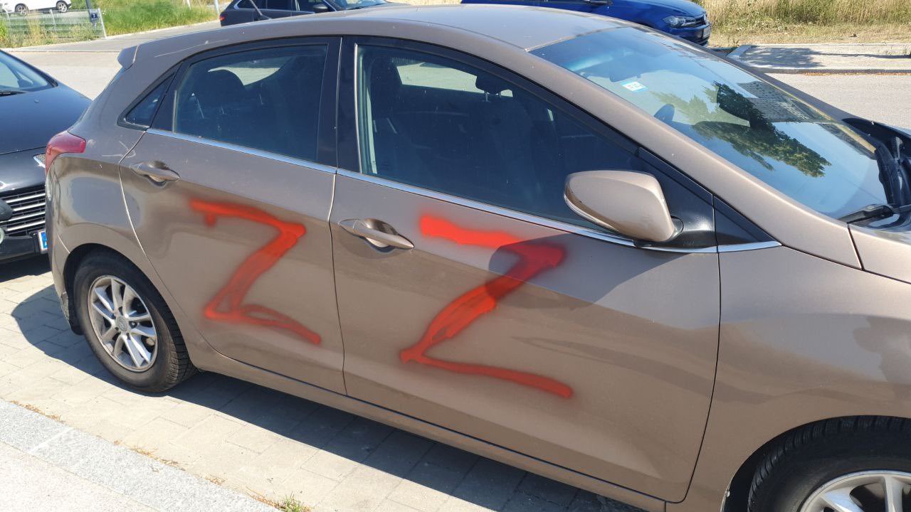 В Вене автомобили разрисовывают символом "Z": портят только машины украинцев