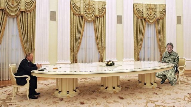 Українці сміються з Медведчука, який схожий на Чмоню і опудало лисиці (фото)