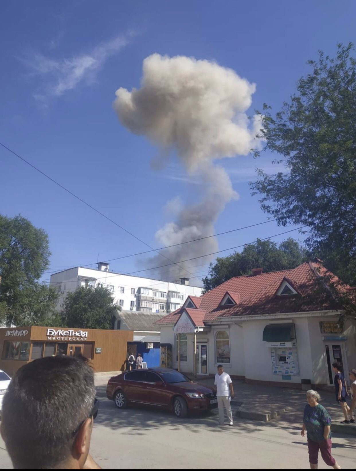 "Камней не было. Были ракеты": реакция сети на взрывы в Крыму
