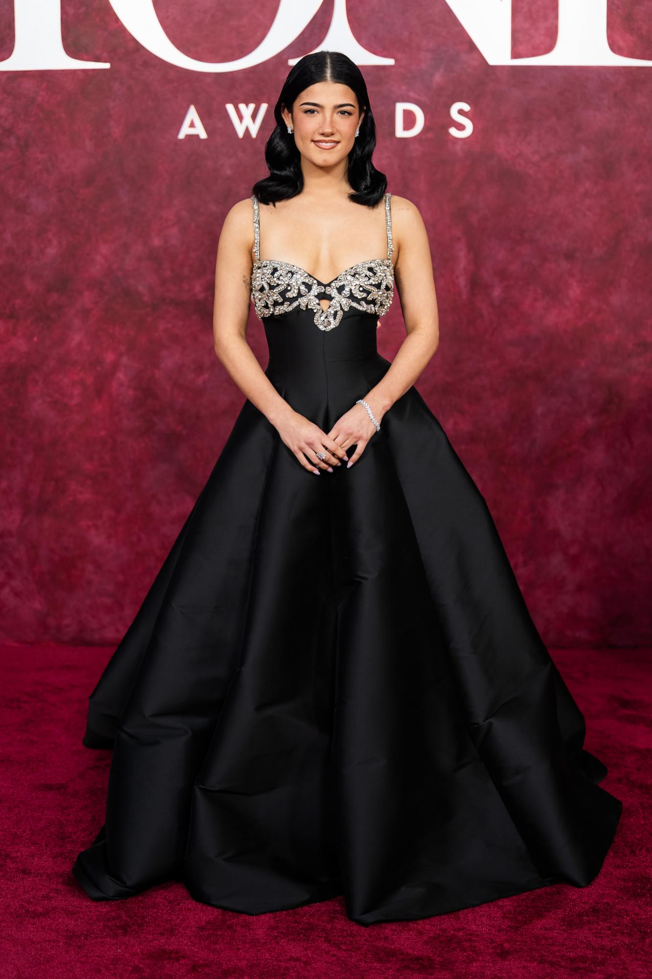 Лучшие образы звезд на красной дорожке Tony Awards 2025 (фото)