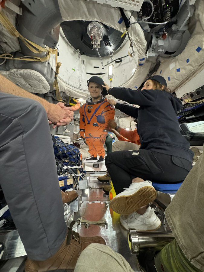Астронавты NASA провели симуляцию первого дня полета на Луну (фото)