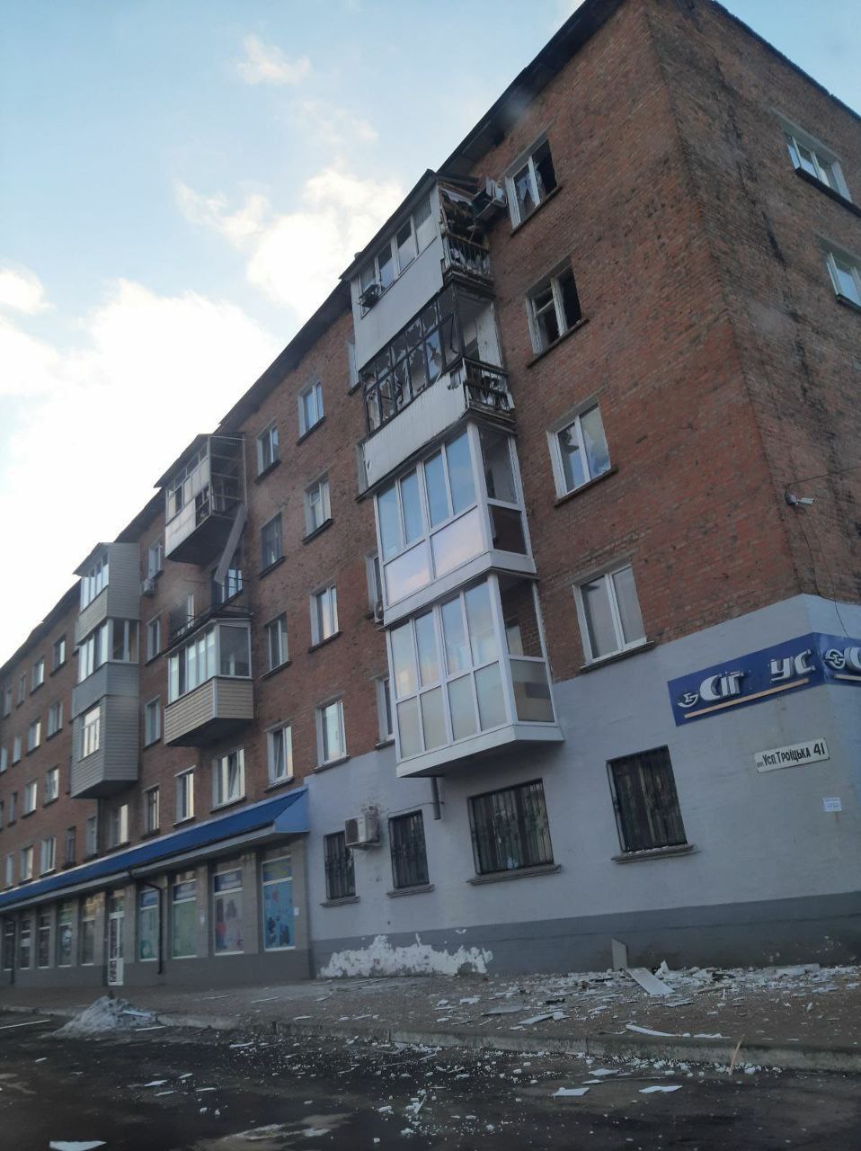 Танки під Конотопом і руйнування в місті. Відео та фото для нас від очевидців