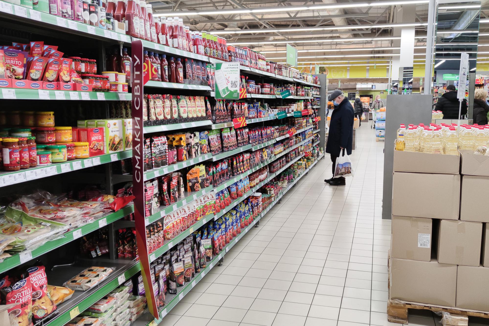 Трюки супермаркетов, которые заставляют вас покупать больше и дороже: запомните их