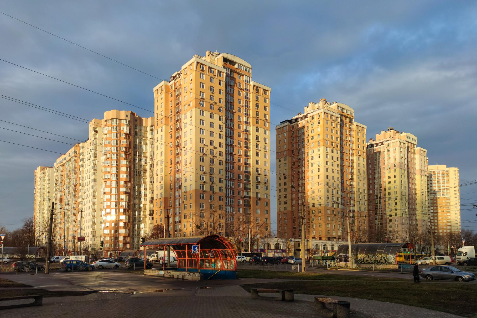 Падение цен, спрос на дома с укрытиями. Что будет с рынком недвижимости в 2023 году