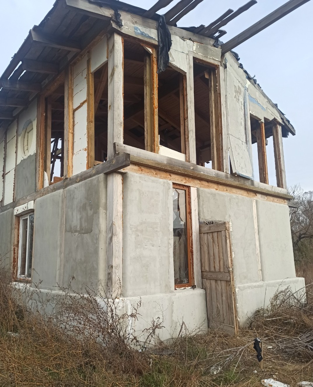 Отец погибшего героя Украины живет в землянке: фото, от которых становится больно