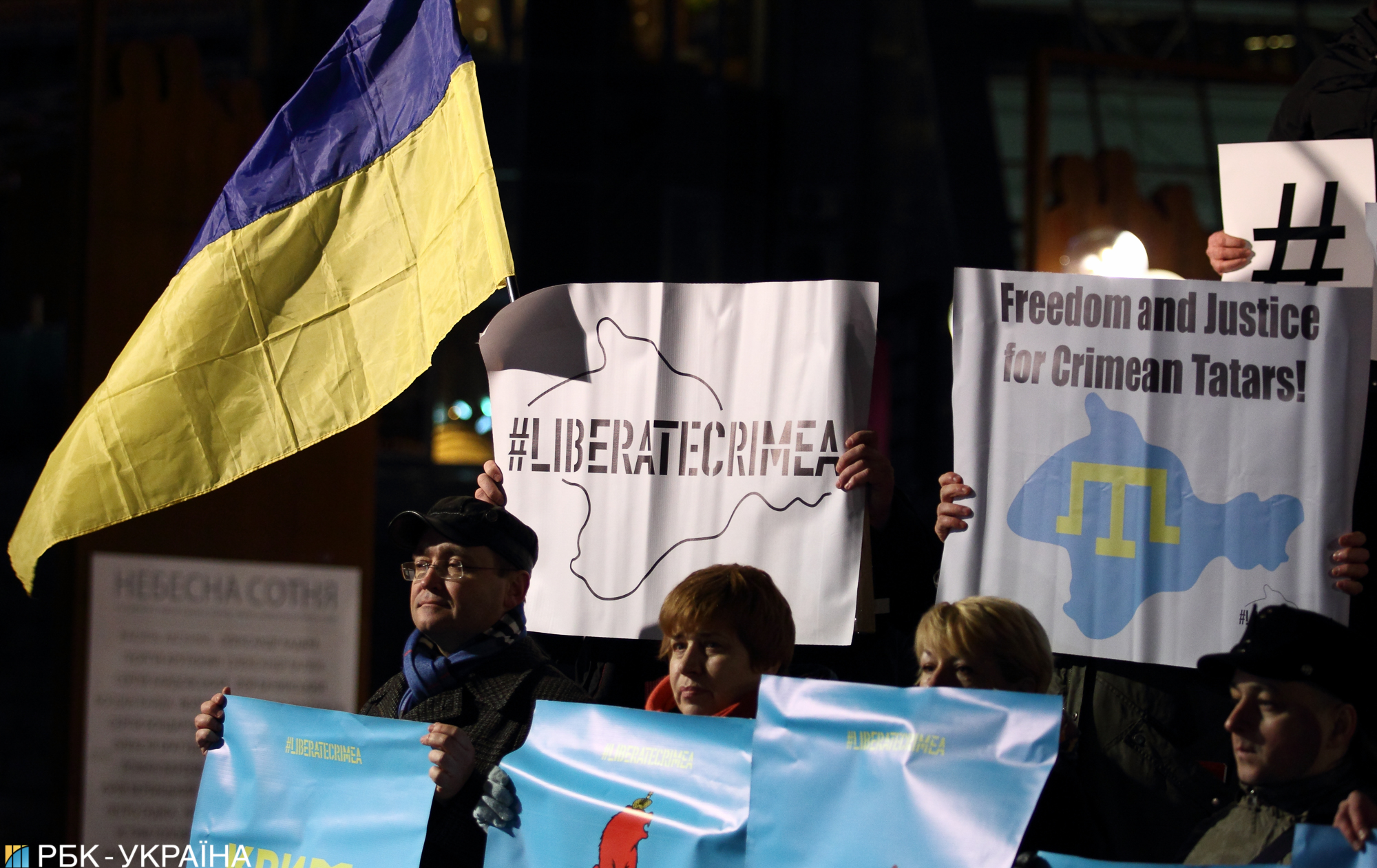 В Керчи установили елку с украинской символикой: оккупанты бесятся от злости (фото)