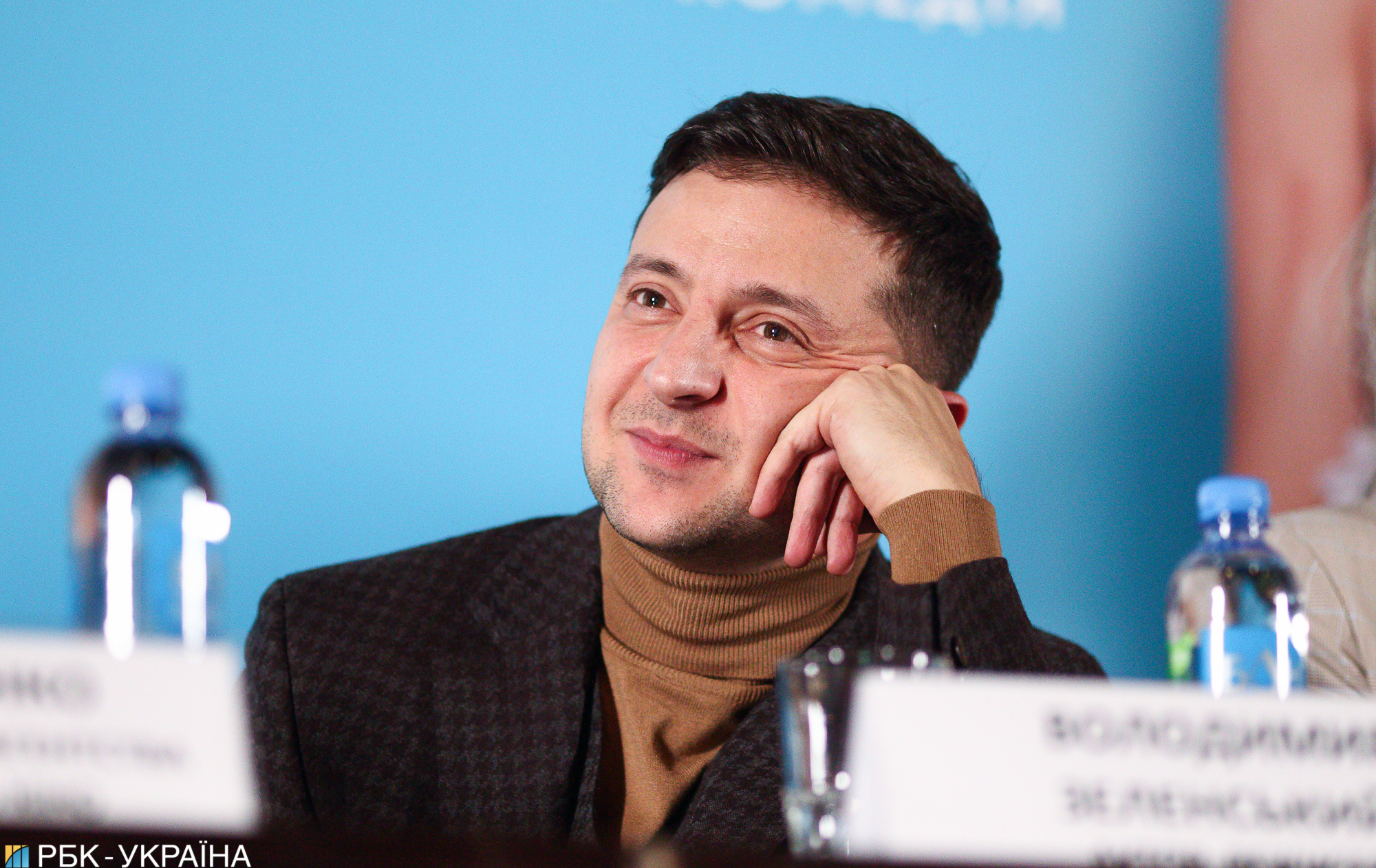 От делового шика до милитари. Эволюция стиля Зеленского: взгляд спустя годы