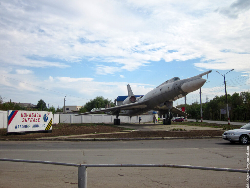 Ось як виглядає аеродром "Енгельс-2", з якого взлітають літаки бомбити українські міста (фото)