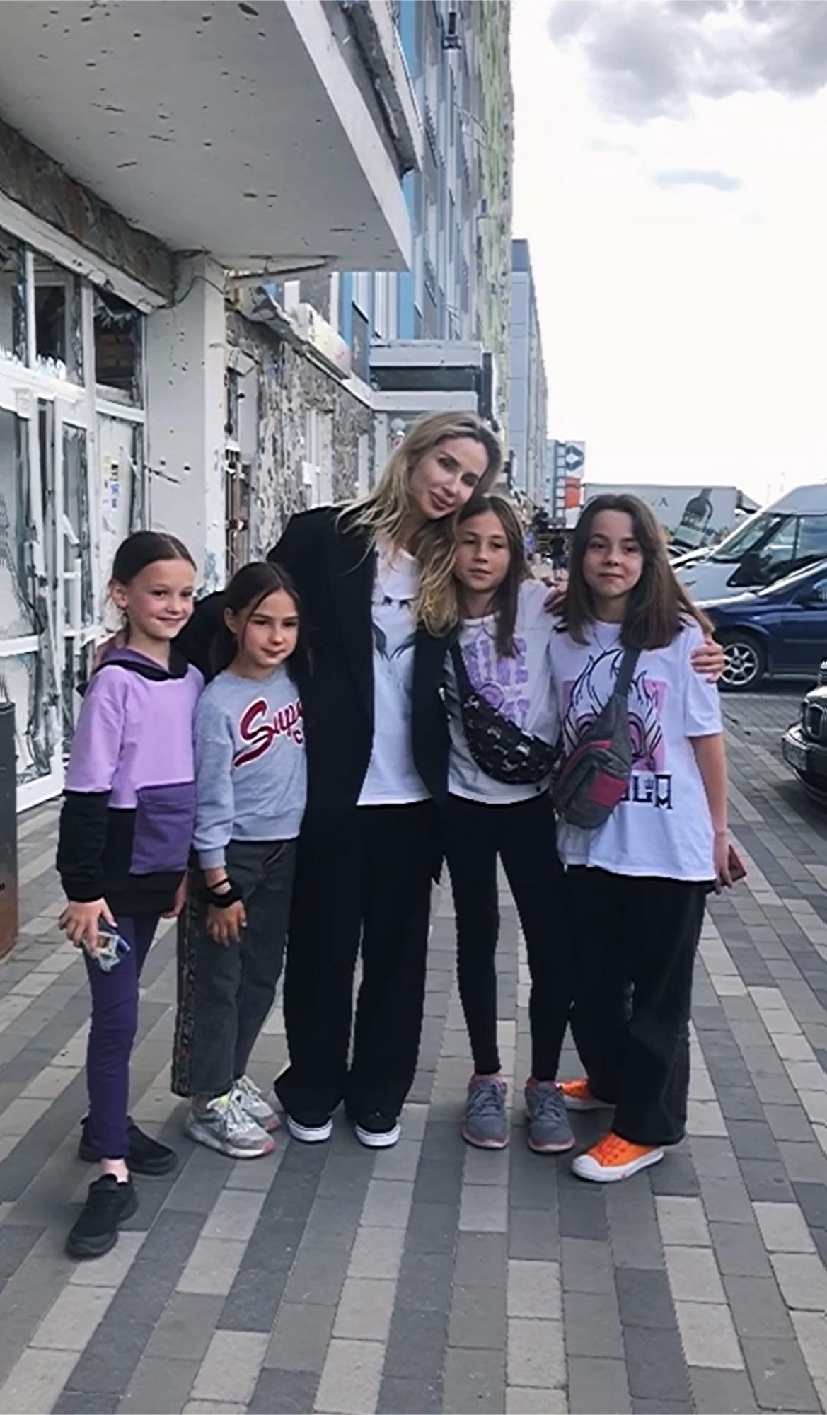 "Стіни не було взагалі": Лобода вперше показала, що окупанти зробили з будинками її сім‘ї в Ірпені (відео)