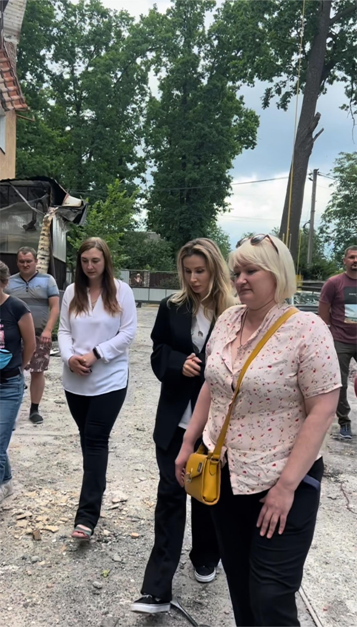 &quot;Стіни не було взагалі&quot;: Лобода вперше показала, що окупанти зробили з будинками її сім‘ї в Ірпені (відео)