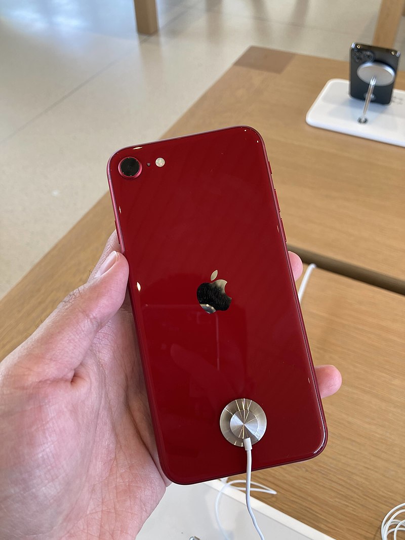 Эволюция iPhone: как менялся "яблочный" смартфон с 2007 года по сей день