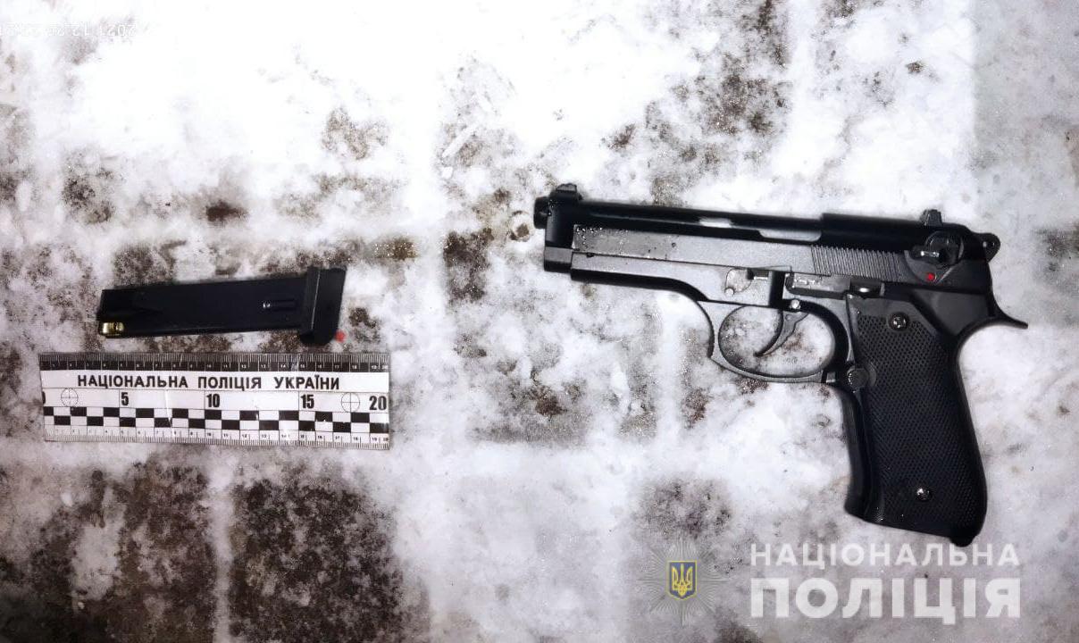 Украинец размахивал пистолетом на катке, потому что не хотел доплачивать за пребывание