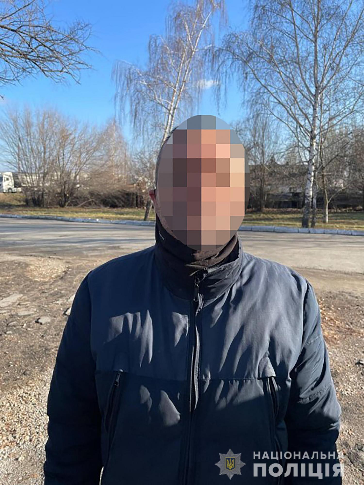 В магазине Запорожья мужчина выстрел продавцу в лицо из-за маски (фото)