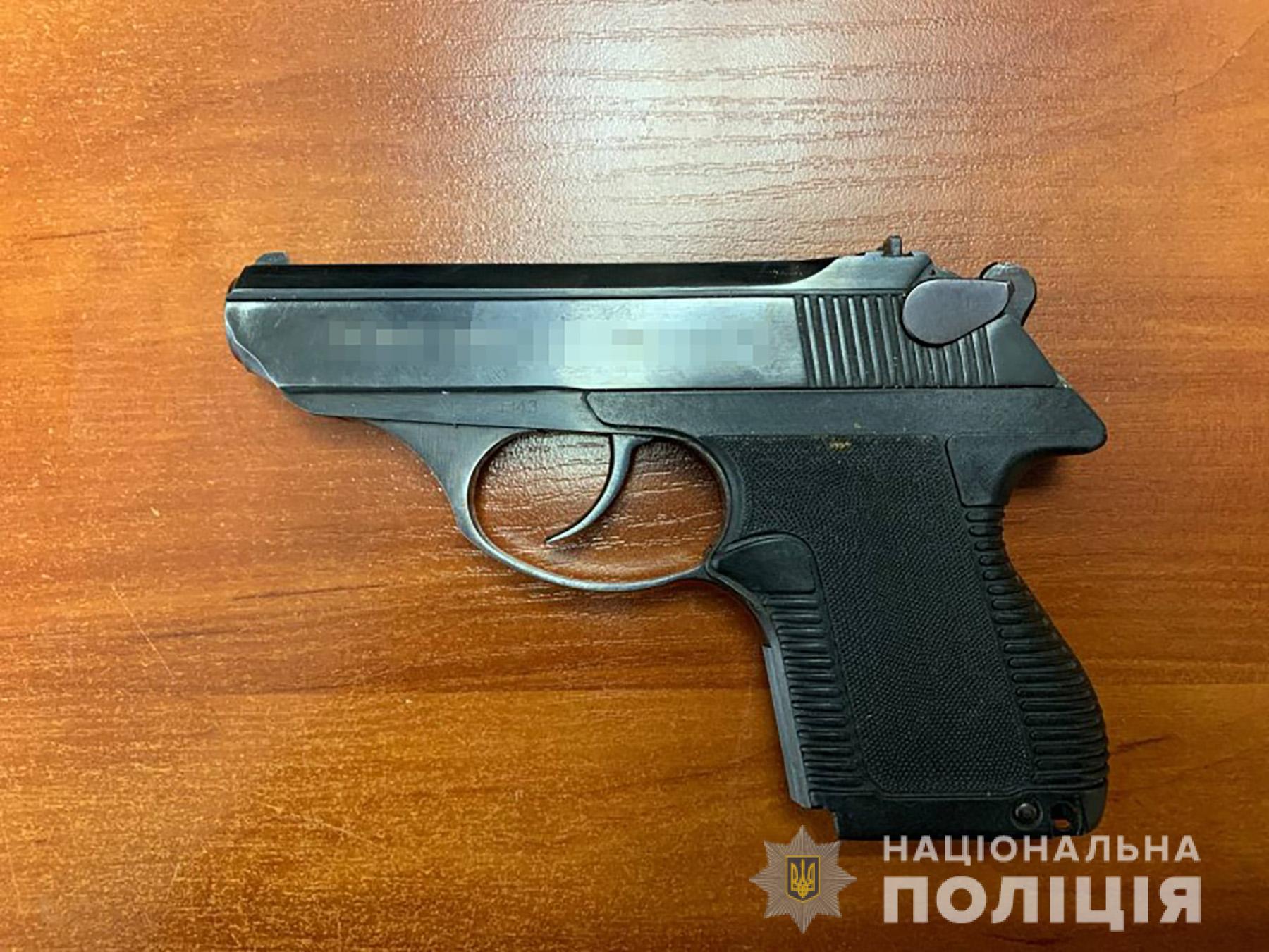 В магазине Запорожья мужчина выстрел продавцу в лицо из-за маски (фото)