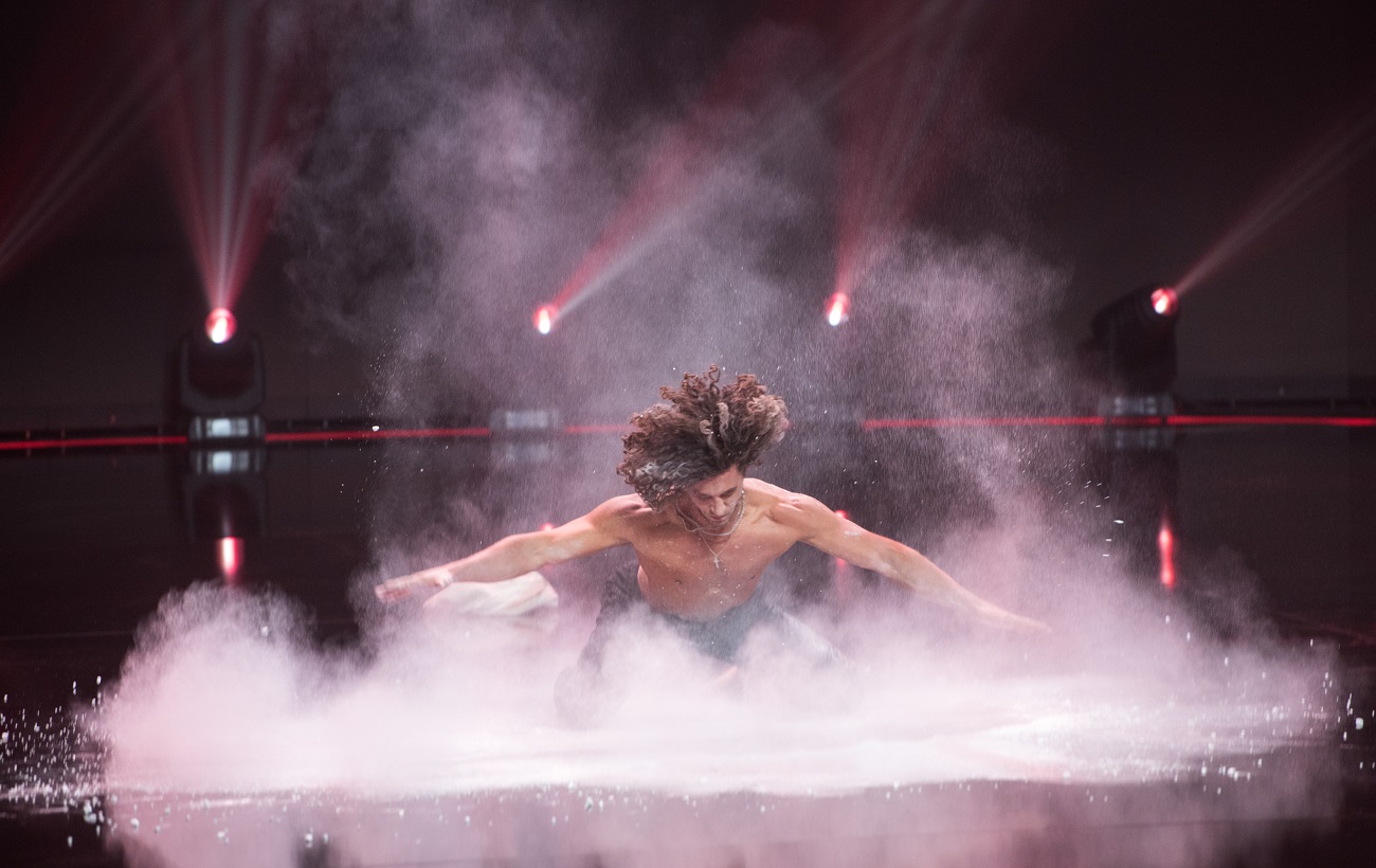 Воздушный пилонист, прославлявший Украину в десятках стран, поразит опаснейшим трюком