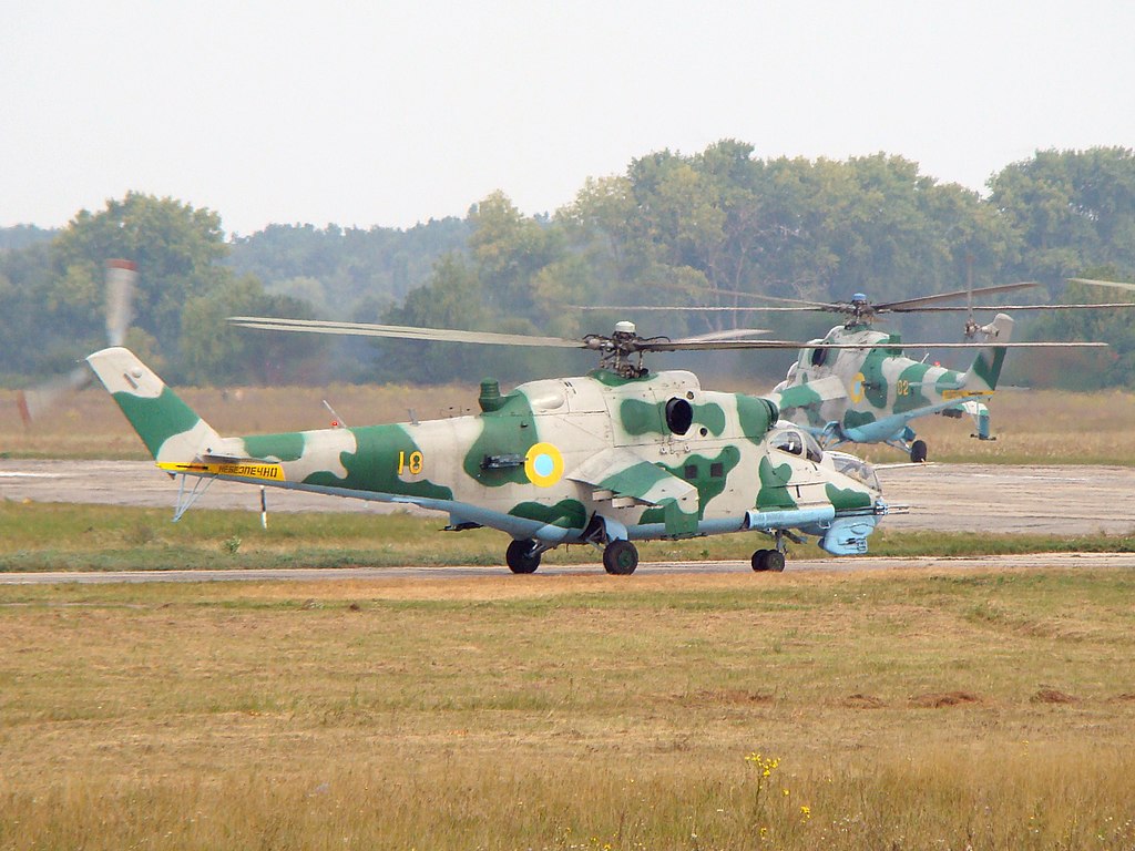 Український вертолітник-ас показав чудеса пілотажу: приголомшливе відео