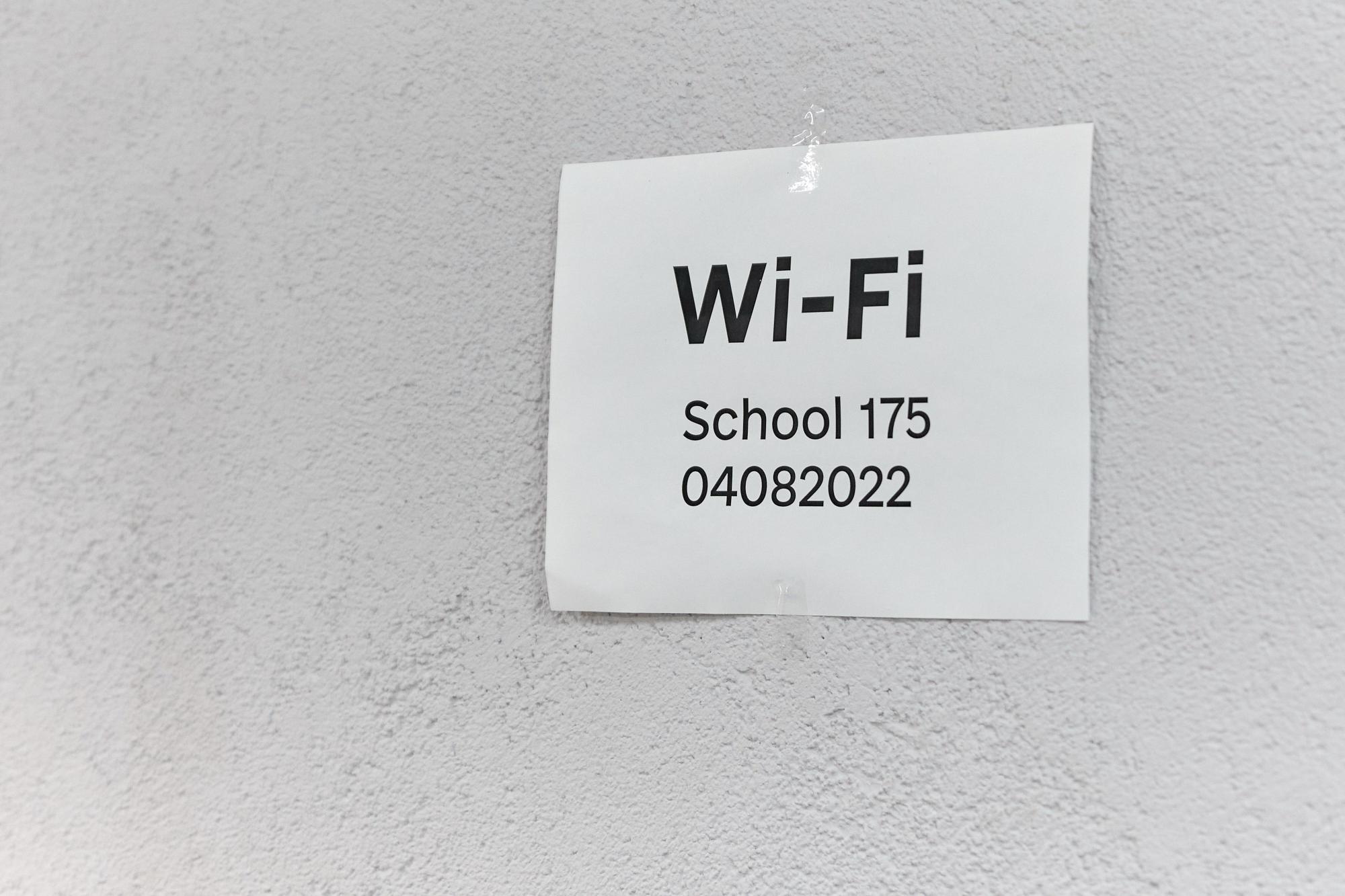 В школьные укрытия проведут Wi-Fi: что известно