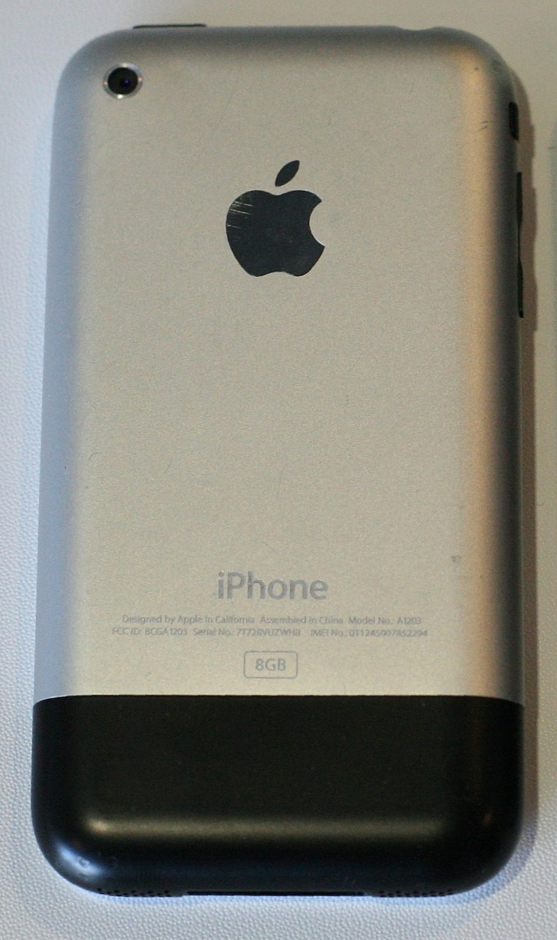 Історія iPhone: еволюція "яблучного" смартфона з 2007 року до сьогодні