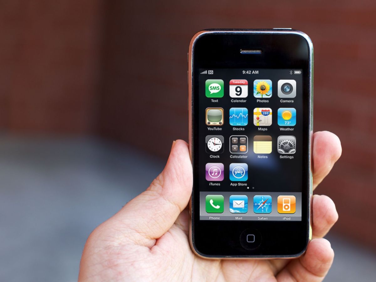 Історія iPhone: еволюція "яблучного" смартфона з 2007 року до сьогодні