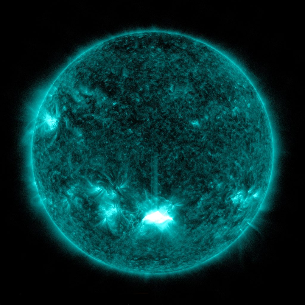 NASA показало найпотужніший спалах на Сонці 2021, що викликав сьогоднішню магнітну бурю