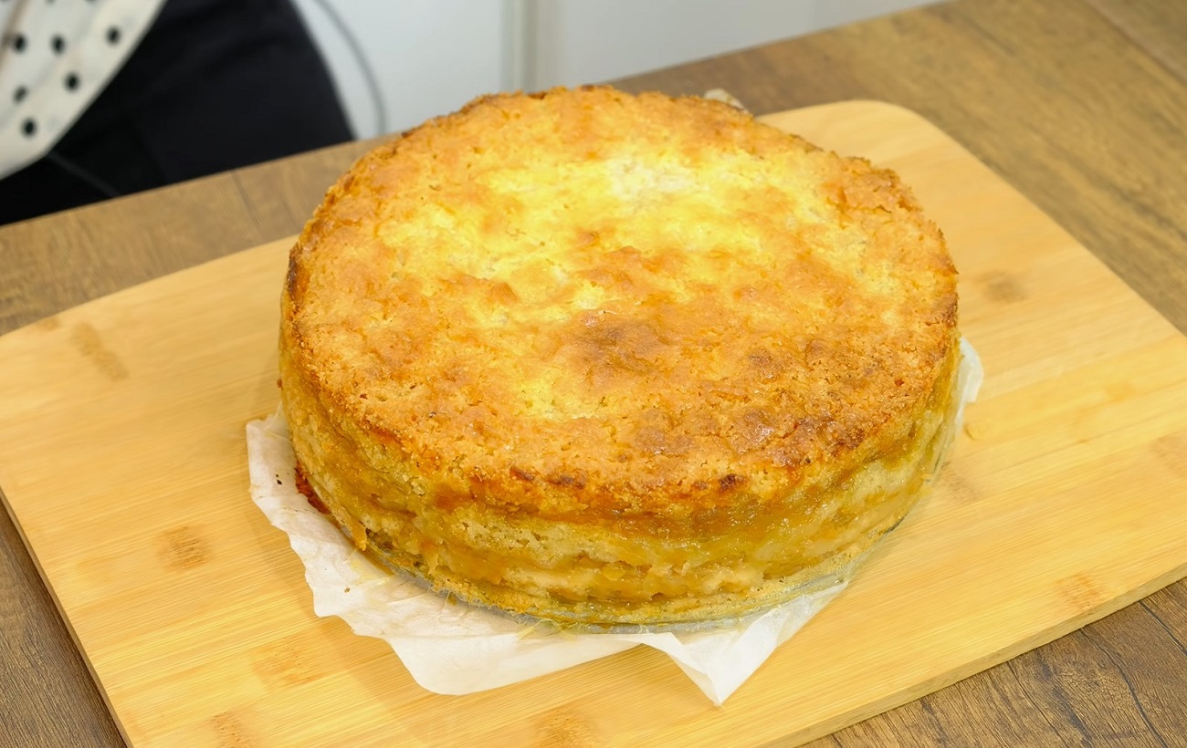 Самый простой пирог с яблоками, для которого не нужен миксер: рецепт болгарской кухни