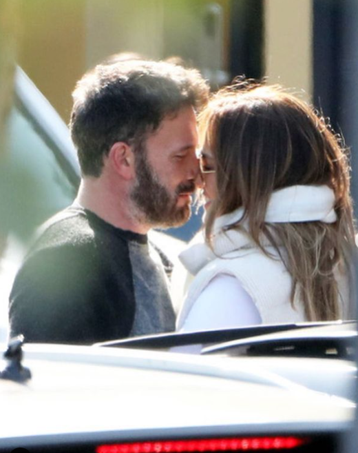 Бен Аффлек и Дженнифер Лопес тайно поженились: история любви звезд