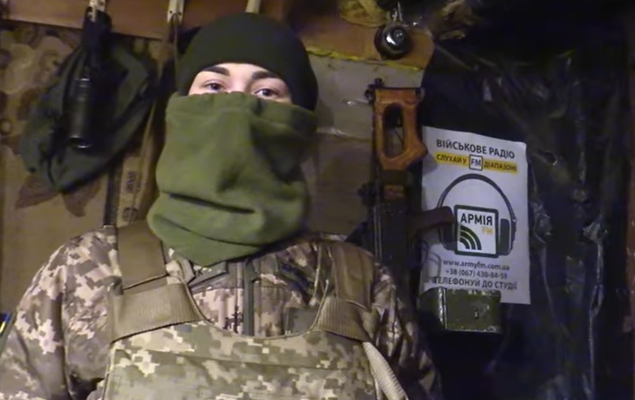 Бійці ЗСУ на передовій привітали українців з Новим роком: "святкуйте, ми прикриємо!" (відео)