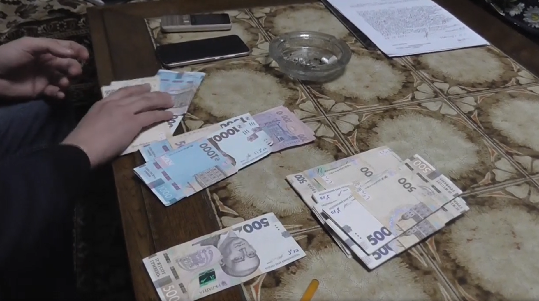 Пограбували дім захисника України, який воює на фронті: поліцейські зловили цинічних злодіїв
