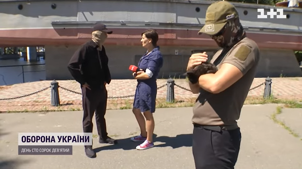 Кошеня, що вижило на Зміїному, перебралося до Києва: воїни розкрили деталі порятунку пухнастика