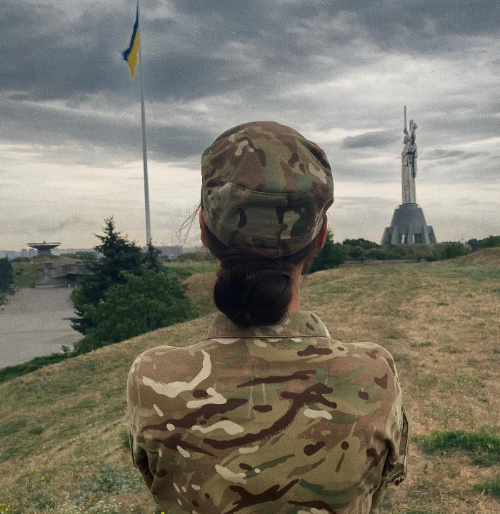 Молода захисниця рятує життя на фронті і підкорює красою мережу: фото "української Лари Крофт"